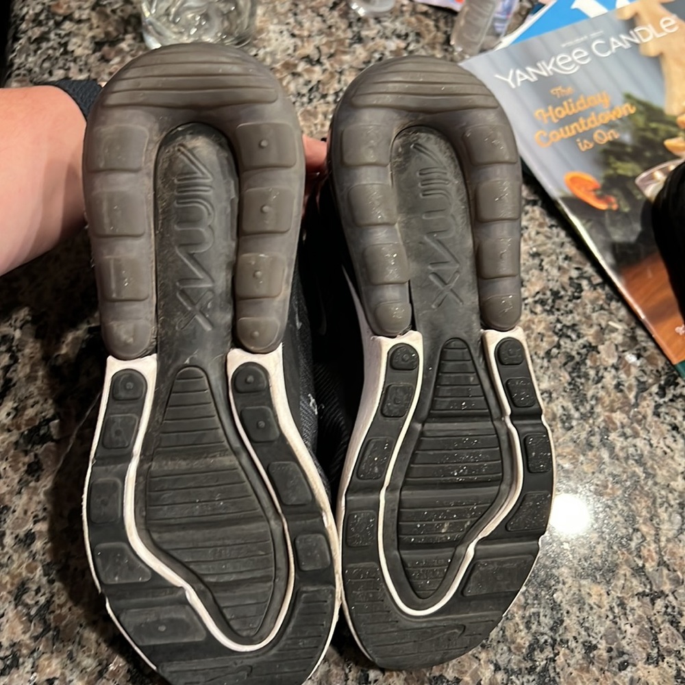 Nike AirMax 270 - Picture 4 of 5